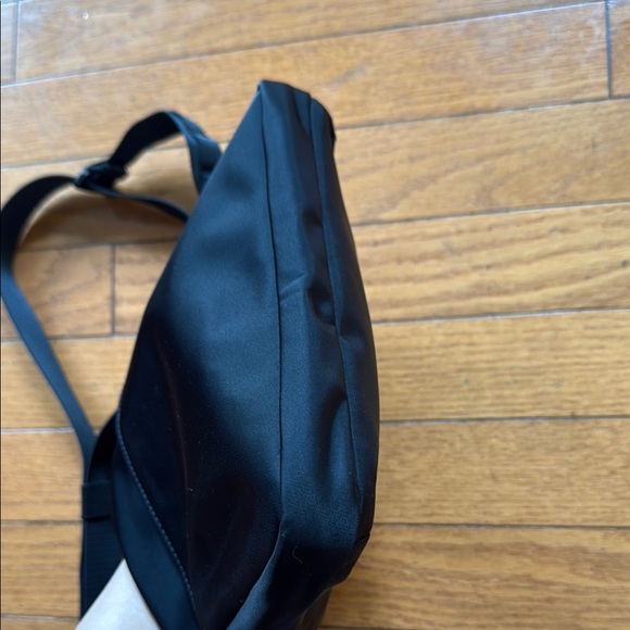 lululemon athletica Black City Adventurer Crossbody Bag - Picture 3 of 7